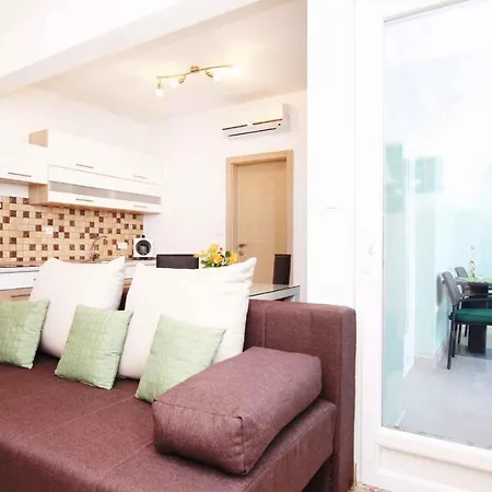 Lägenhet Studio In Seget Donji 40145 Trogir